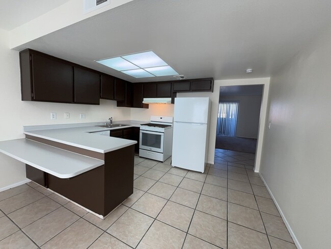 Building Photo - "Spacious 2-Bed, 2-Bath Gem in Las Vegas –...