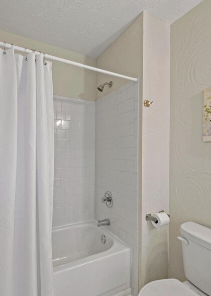 Building Photo - 2510 Smoketree Ln