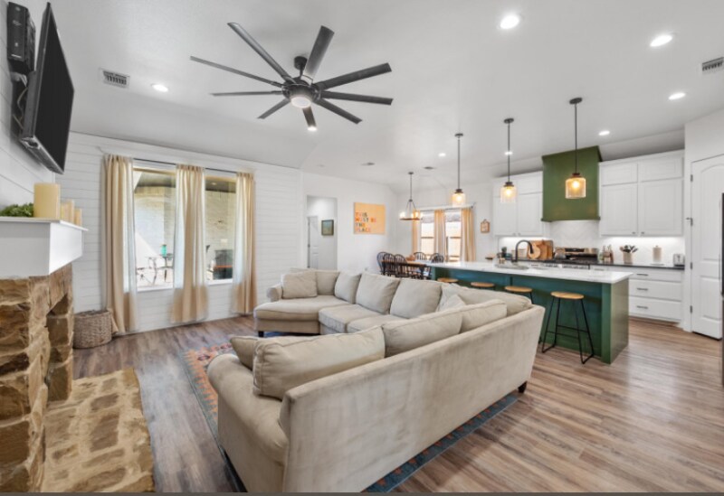 Building Photo - 5840 Itasca St