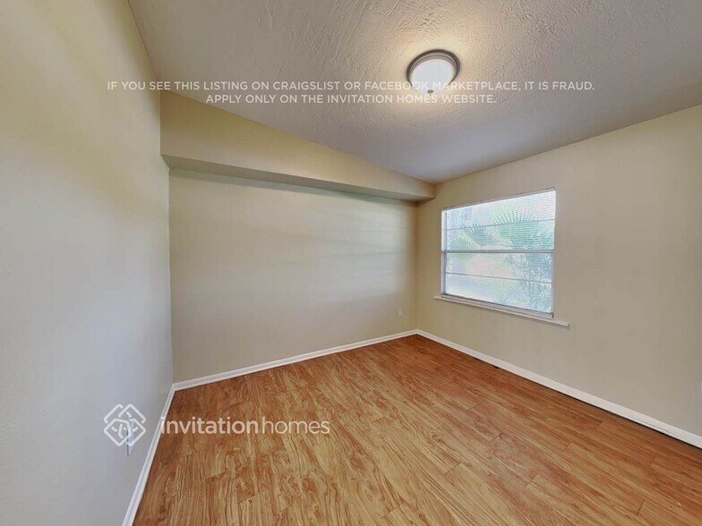 Building Photo - 2310 Sunderland Rd