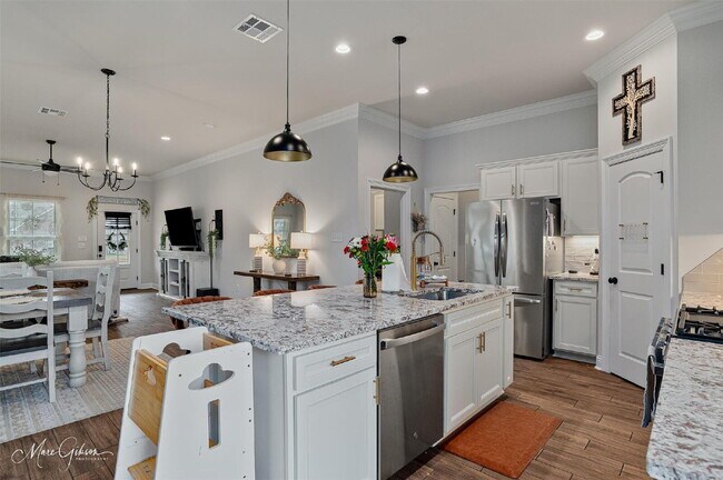 Building Photo - 767 Crozier Dr