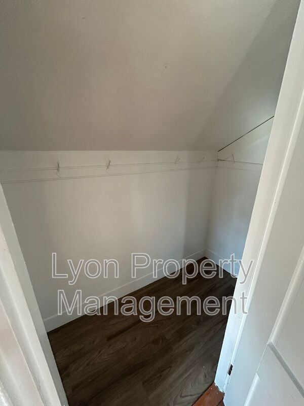 Building Photo - 44 7th St