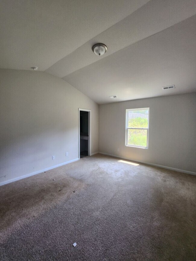 Building Photo - Beautiful End Unit in Paw Creek Village