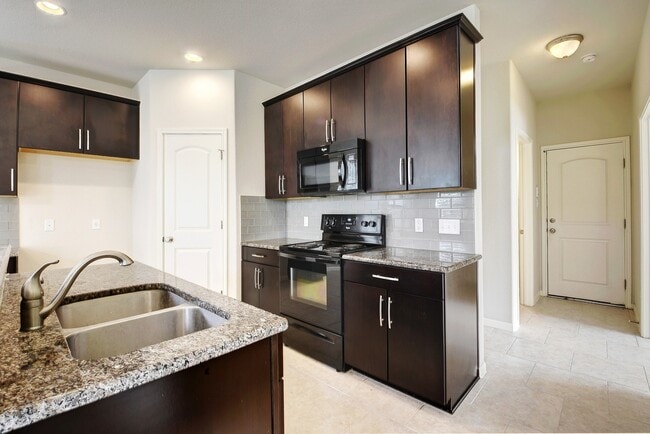 Building Photo - $1,000 off first month’s rent with a 2-year lease!