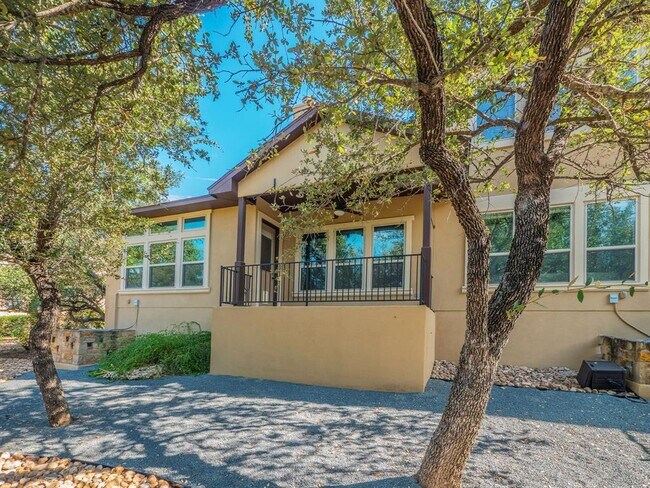 Building Photo - 826 San Remo Blvd