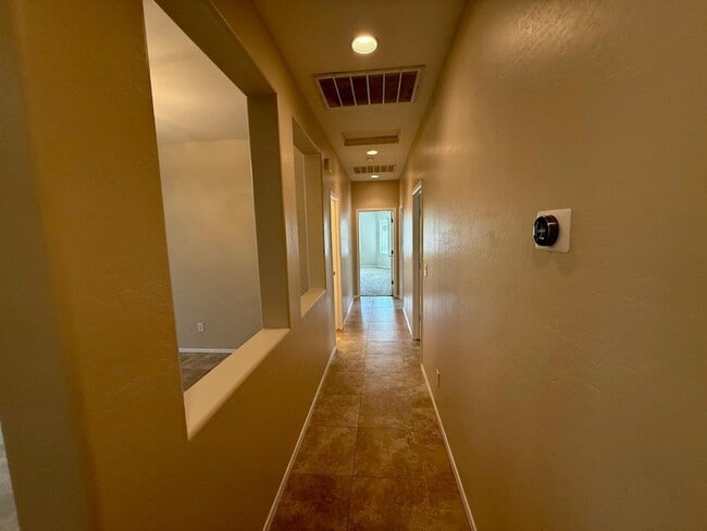 Building Photo - 1929 W Black Hill Rd