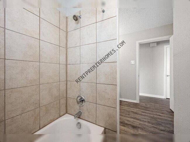 Building Photo - 5413 Odessa Ave