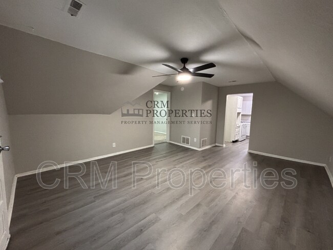 Building Photo - 1039 S Washington St