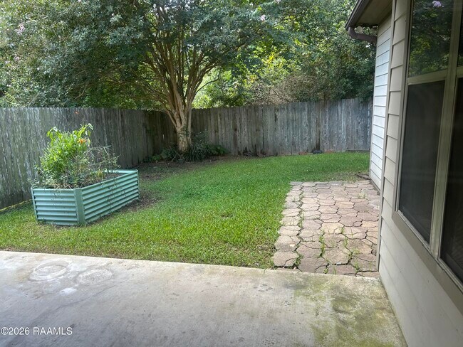 Building Photo - 303 Annabelle Dr