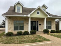 Building Photo - Modern Home Downtown/Baylor Area