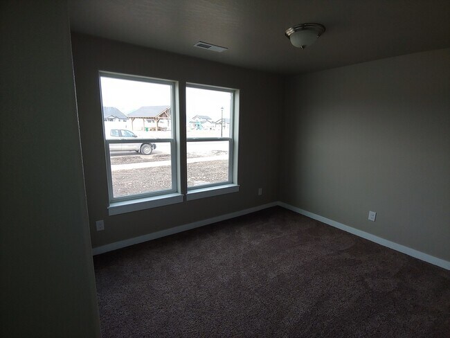 Building Photo - Beautiful North Hayden Neighborhood, Landscaping included!