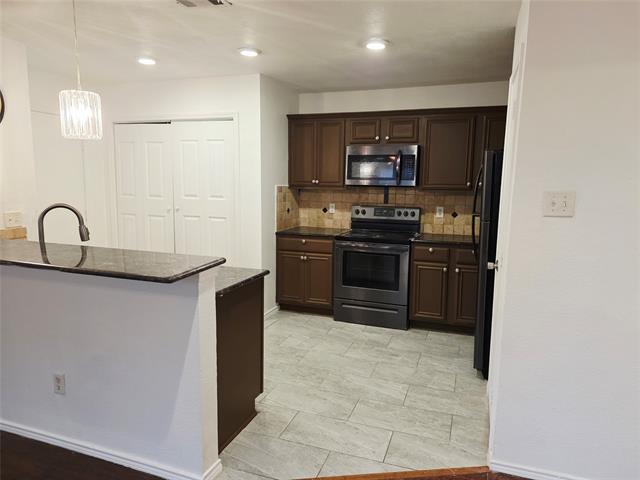 Building Photo - 1786 Lago Vista