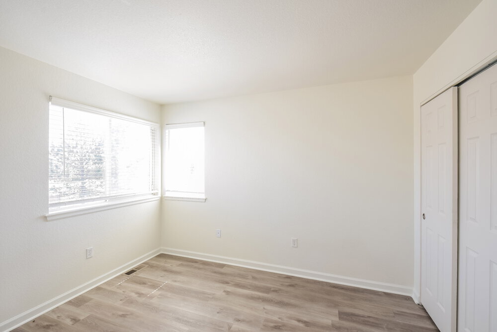 Building Photo - 11821 Elm Dr