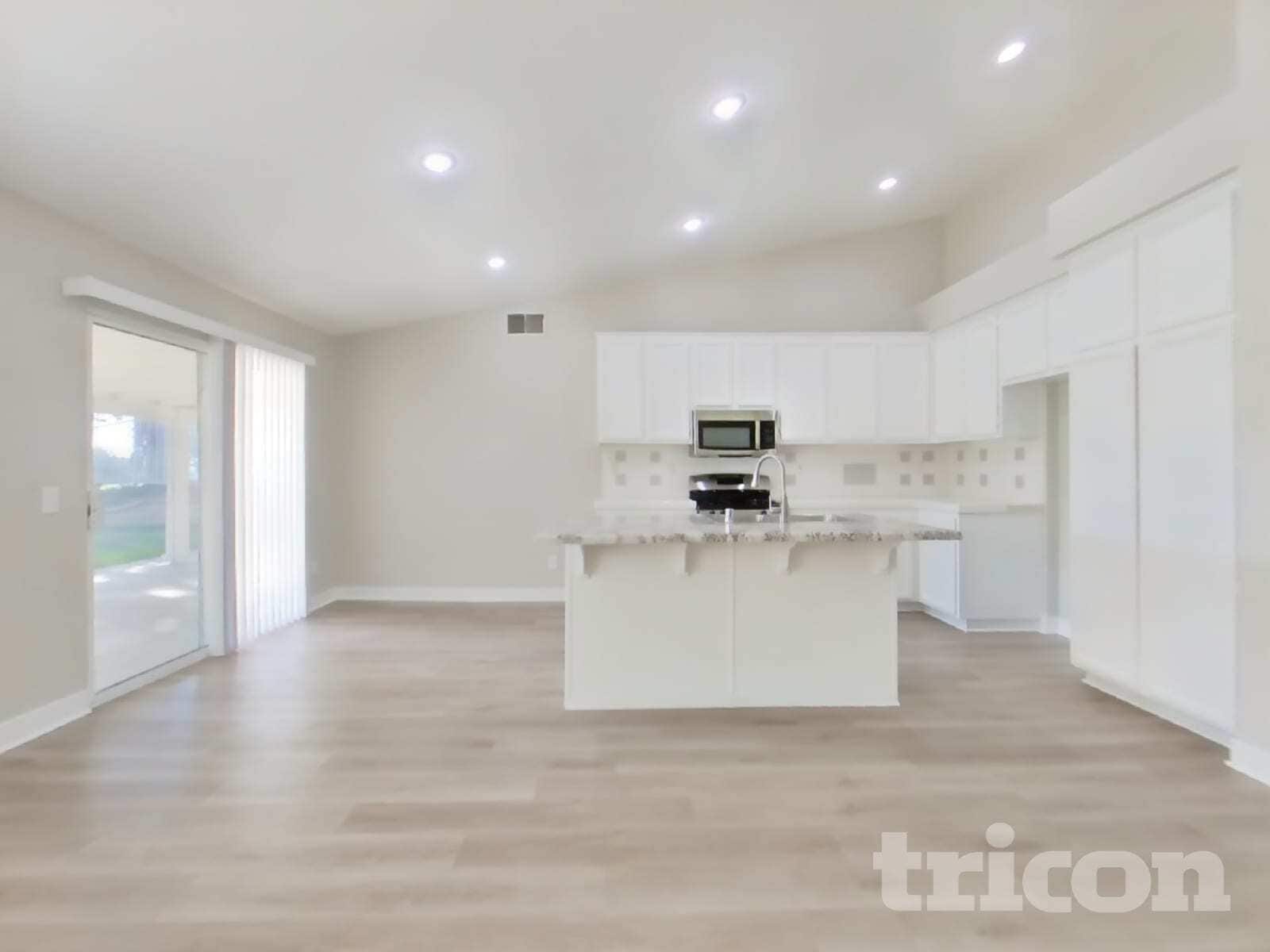 Building Photo - 1346 Woodvale Dr