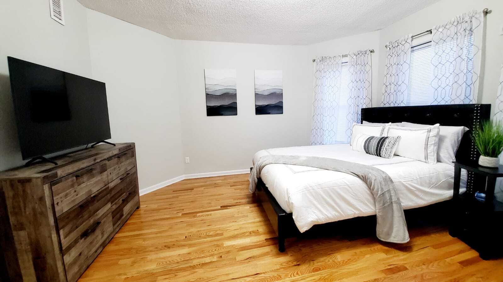 Building Photo - 2339 Main St