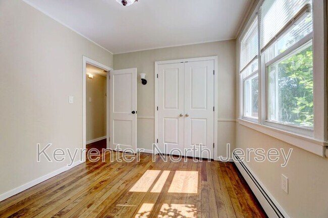 Building Photo - 14 Degraw Ave