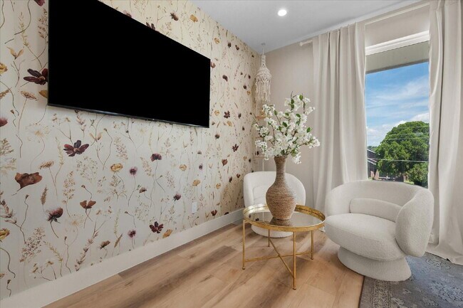 Building Photo - "Luxury 5-bedroom home offering expansive living, upscale design and seamless indoor-outdoor ente...