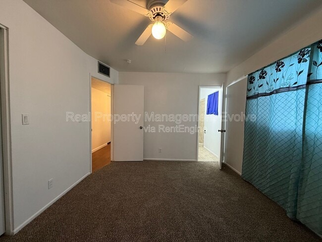 Building Photo - 2332 W Diana Ave