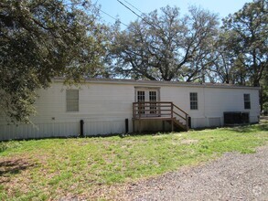 Building Photo - COUNTRY LIVING!!!!!! LOVELY 3 BEDROOM, 2 B...