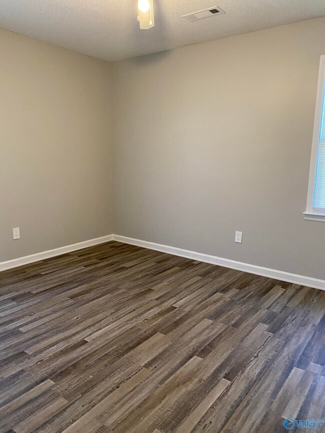 Building Photo - 115 Lewis Ln