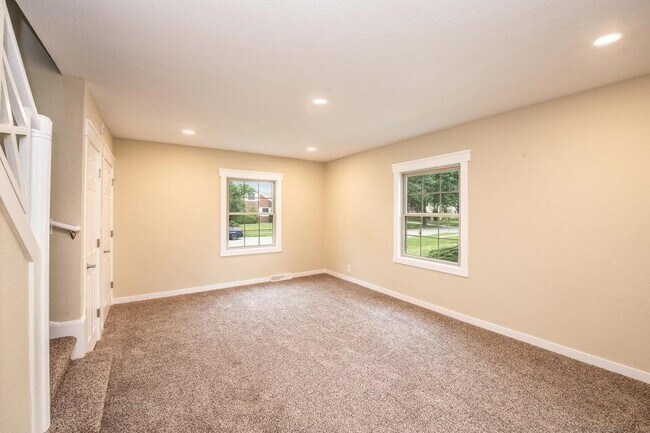 Building Photo - 5026 N Bay Ridge Ave