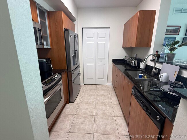 Building Photo - 700 E Boynton Beach Blvd
