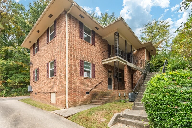 Primary Photo - 2211 Morehead Ave