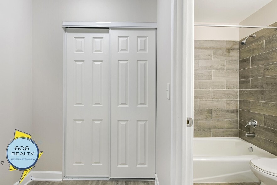 Building Photo - 3001 N Thatcher Ave