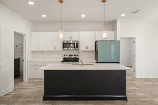 Building Photo - 4902 Kensington Ln