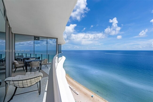 Building Photo - 15701 Collins Ave