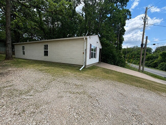 Building Photo - 4031 White Oak Rd