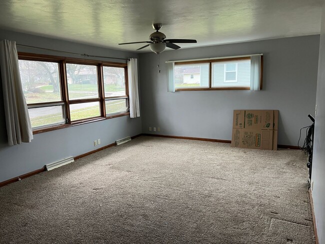Building Photo - 3 bedroom 1.5 Bathroom with a Large Backyard and Basement