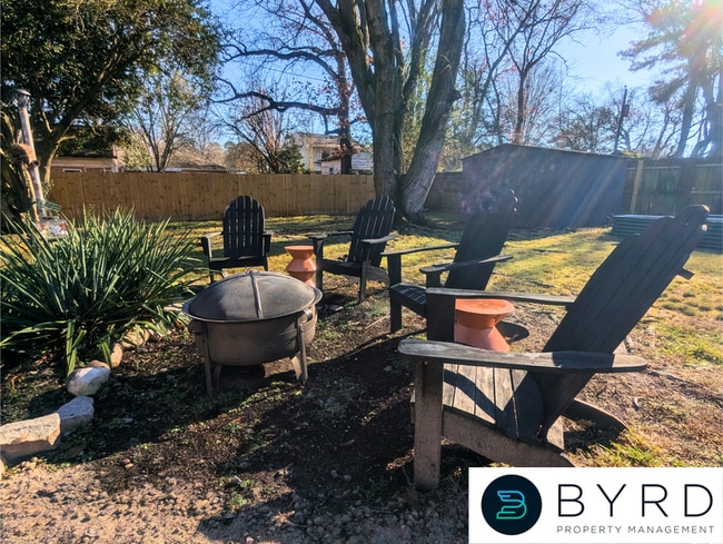 Building Photo - 4209 West End Dr