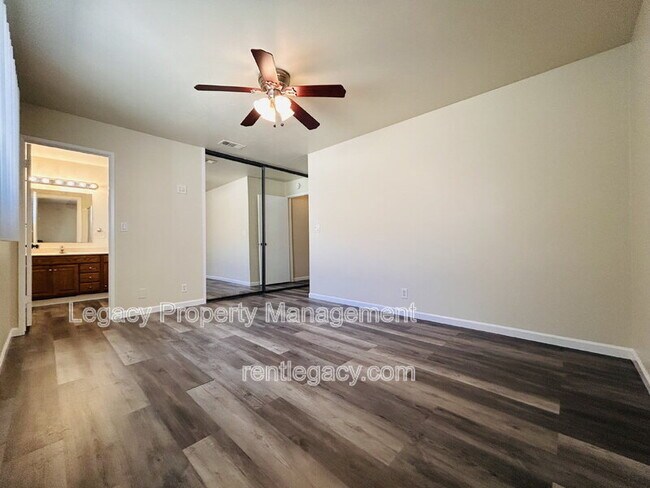 Building Photo - 803 Blue Bill Way