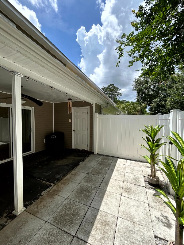 Building Photo - 122 Sonata Cir