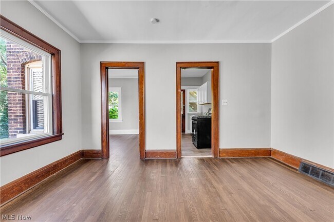Building Photo - 1321 W 85th St