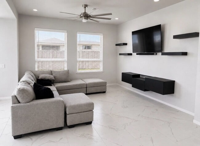 Building Photo - odern Living, Prime Location, Endless Convenience
