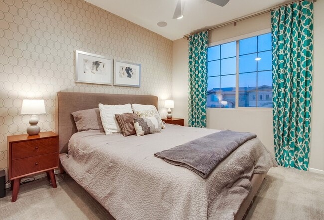 Building Photo - Stunning 3-bed, 3-bath townhome with bonus...