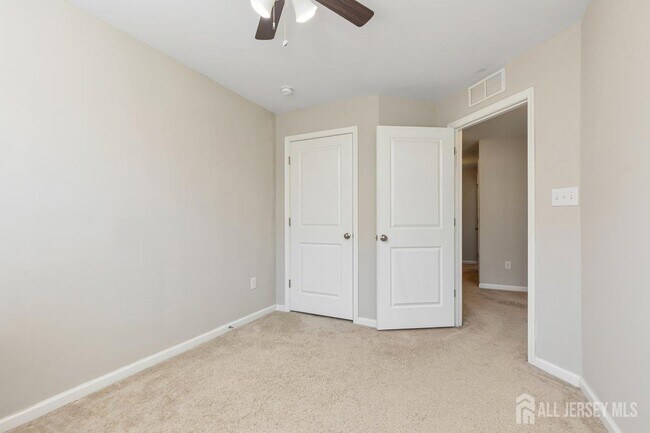 Building Photo - 1302 Hights Farm Rd N