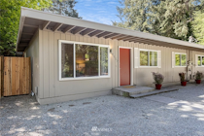 Primary Photo - 3bd/1ba Duplex in Lakewood