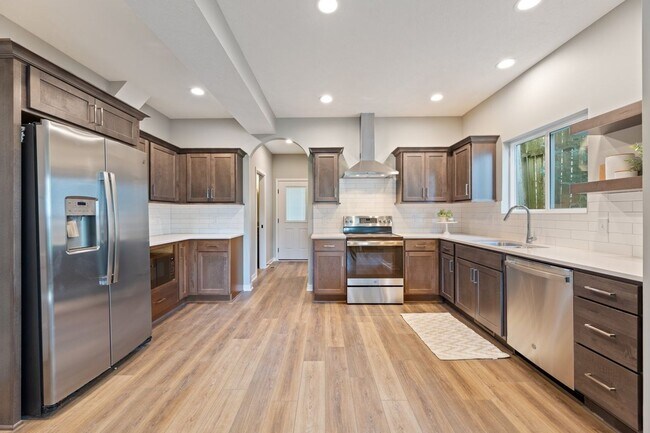 Building Photo - 437 Park Ave