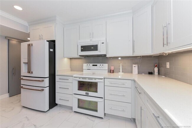 Building Photo - 2600 S Kanner Hwy