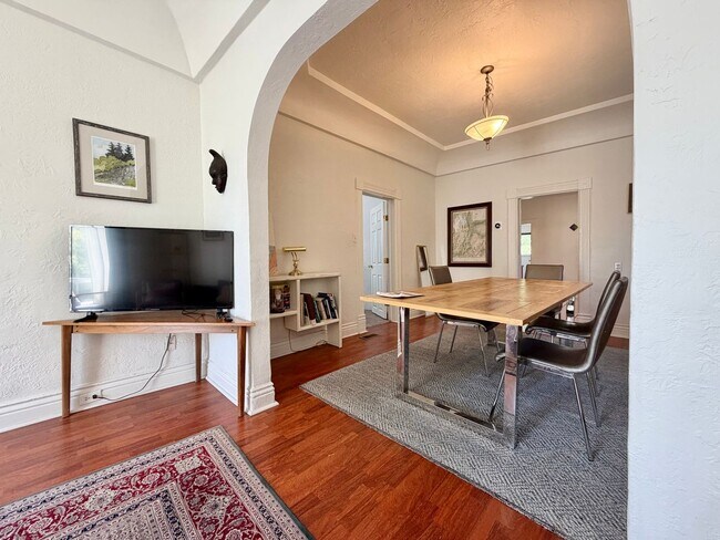 Building Photo - Updated 3-Bedroom Home Near Downtown & University of Utah