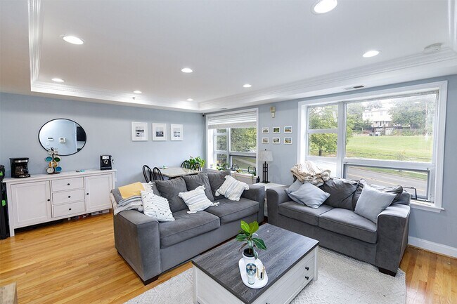 Building Photo - Fantastic Location Near Brightwood Park - ...