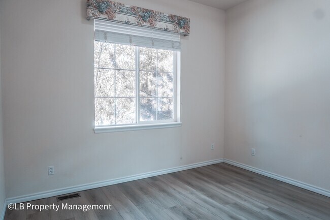 Building Photo - 10590 Pearlwood Cir