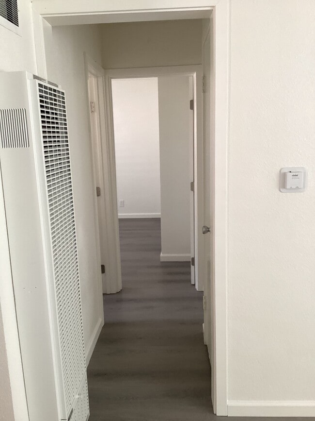 Building Photo - 220 S H St