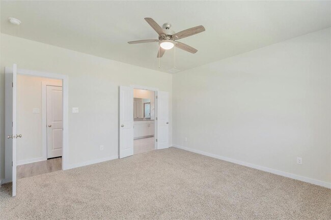 Building Photo - 512 Clearlake Dr