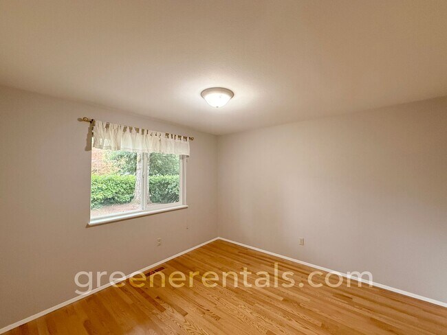 Building Photo - 3BD/1BA West Olympia Rambler