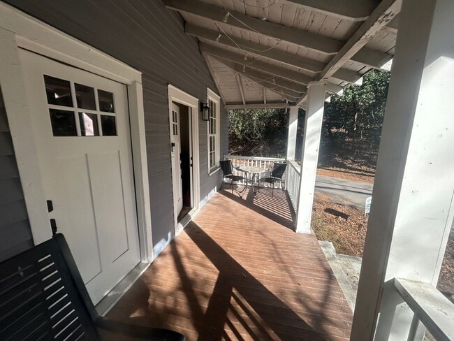 Building Photo - 827 Silver St