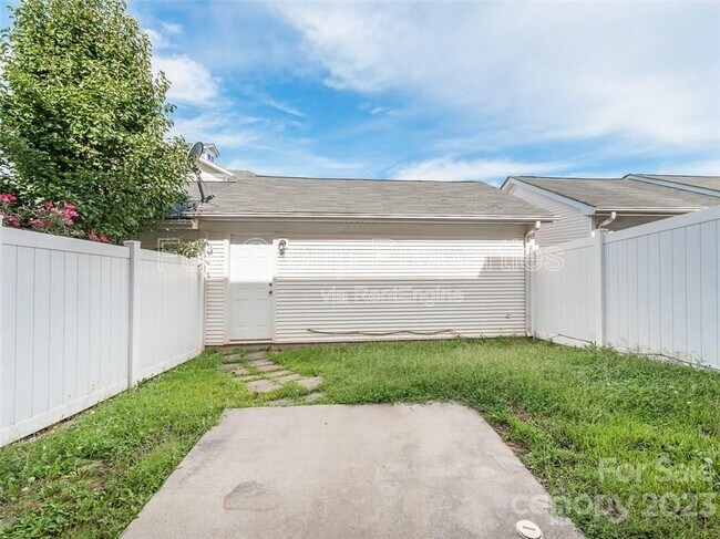 Building Photo - 242 Welton Way